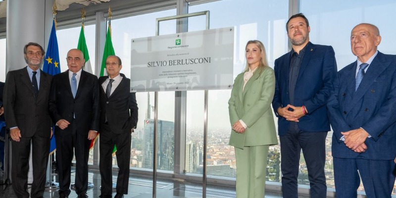 Il Belvedere di Palazzo Lombardia intitolato a Silvio Berlusconi