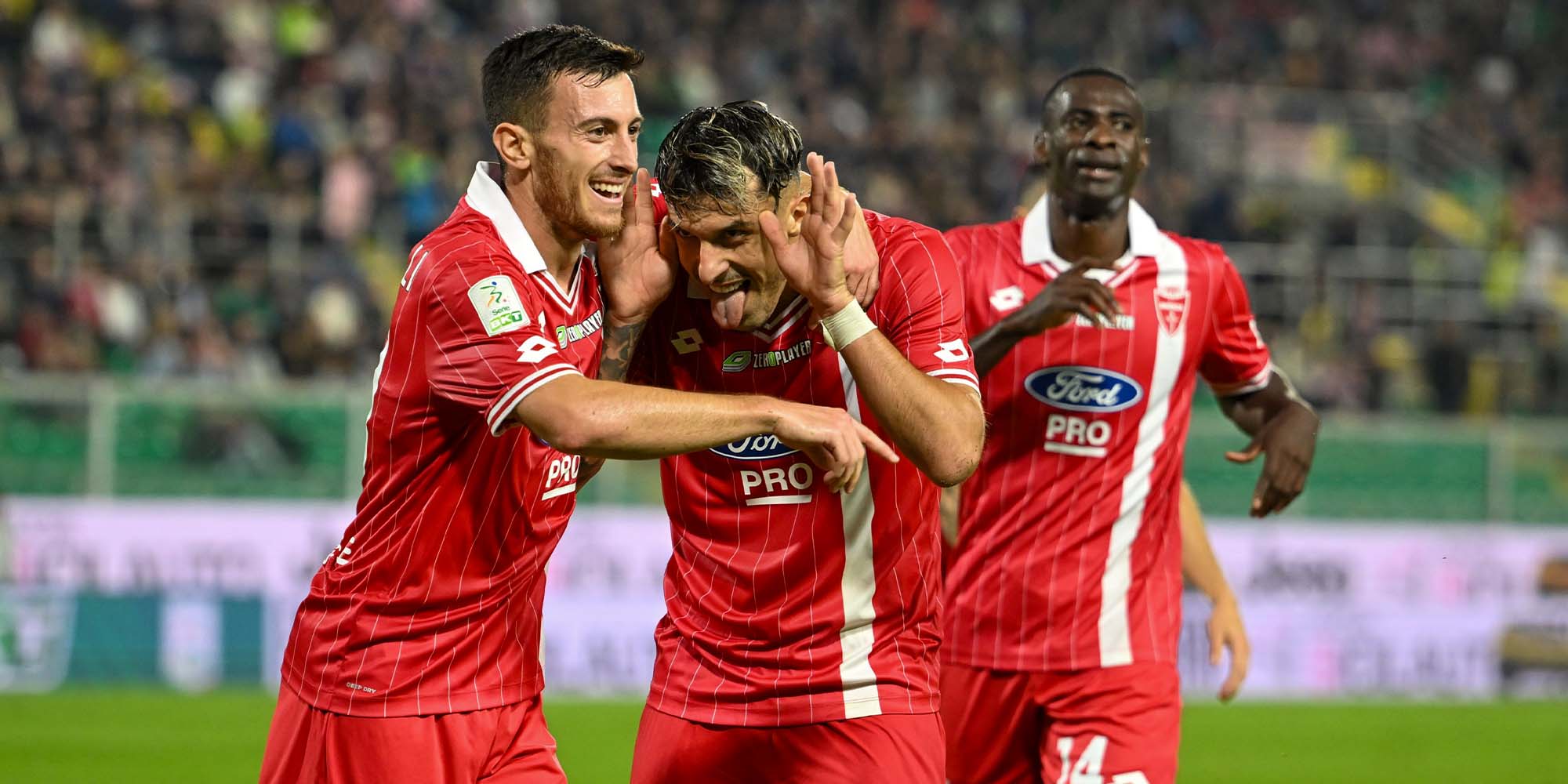 Painted in history. Racing into the future. Monza edition 🖌️🇮🇹 Follow  our weekend on our SF App and our social channels! 📷 Cover art by  Francesco Mobili ➡️ bit.ly/ItalianGP_2025_Cover_Art, image size:2000x1000