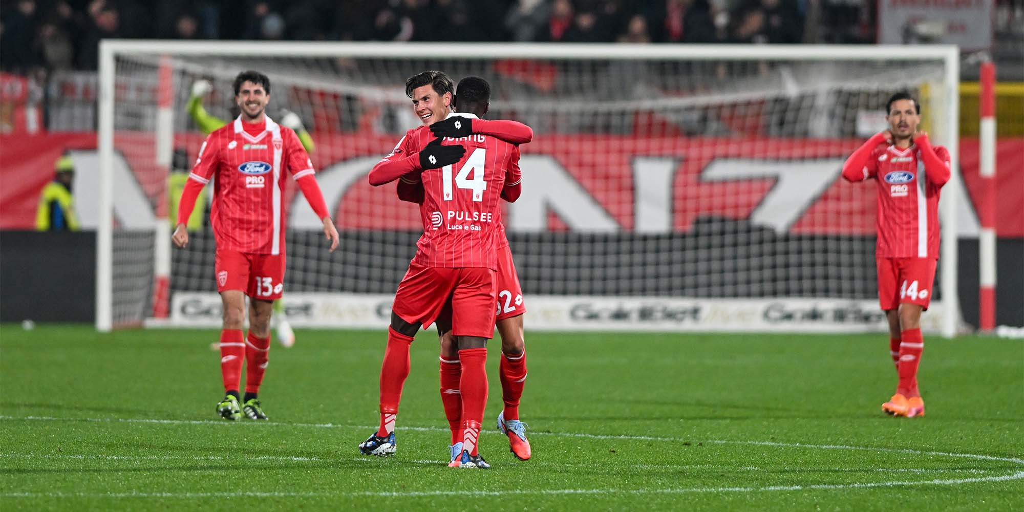 La capolista allunga: Monza-Cesena 1-0 e settima vittoria di fila